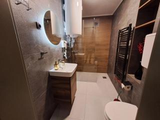 HILL Lux Apartman 1, FREE Secure private yard PARKING 2 place, DESIGNER home & WI-FI rooms & SMART TVx3 & 2 Bedroom & Rooms & Apartments Nis - Niš - 5