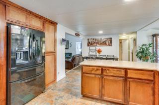 Less Than 10 Mi to Trinity River Family Home with Hot Tub! - Weaverville - 4