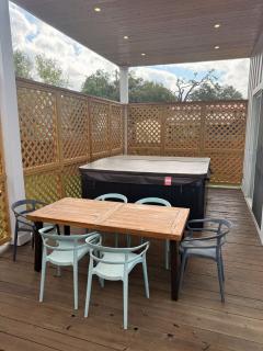Chic 4BR Pool House - Steps to South 1st Street - Austin - 2