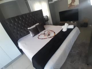 54 Malcolm Palace Room - 4