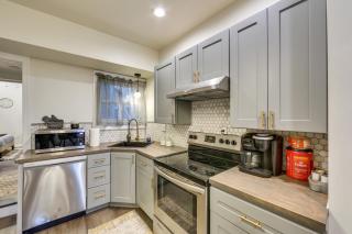 1 Mi to Downtown and Stage AE Pittsburgh Townhome! - 3