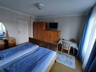 Quaint Flat with Idyllic Garden - 9