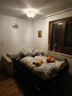 Quaint Flat with Idyllic Garden - 2