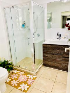A peaceful private home away from home in Pacific Pines - Gold Coast - 1