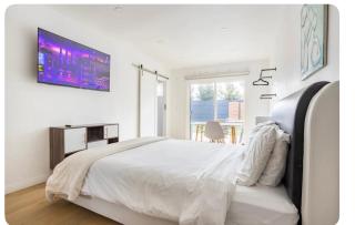 Charming one bed one bath privet studio - Tarzana - 9