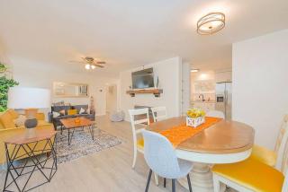 Next to CNU New Listing with Beautiful Finishes - Newport News - 3