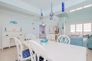 Penthouse By The Sea Huge Home with Amazing Views - 3