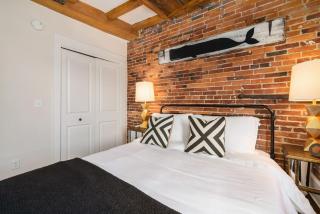 Tugboat Vista 2 Bedroom Downtown Portsmouth - 2