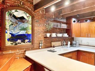 City Loft Group Getaway King Downtown Location - Newburyport - 4