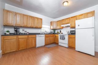 4 Corners At Amesbury Downtown Pet Friendly - 5