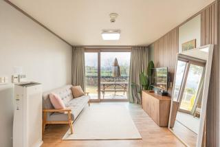 Jeju Aewolae Hyuyang Pension - 6