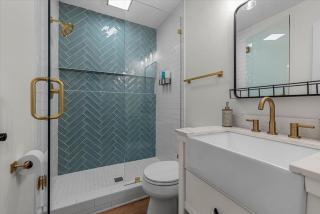 Comforting Lakeside Retreat - Macon - 4