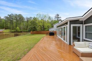 Comforting Lakeside Retreat - Macon - 1