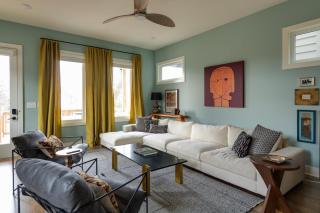 The Lyric - New Luxury Home, Rooftop with Firepit! - 4
