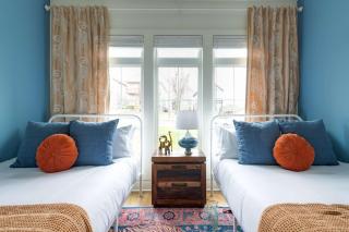 The Lyric - New Luxury Home, Rooftop with Firepit! - 3