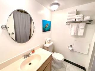 Marine Surf 20FL Free Parking Renovated - Cal King - 1