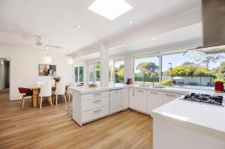 Whispering Woodlands with Pool and Tennis Court - Mount Eliza - 4