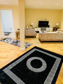 Marble Arch Apartment - 6