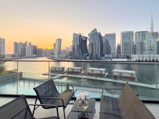 Sunset View Overlooking Burj Khalifa and Canal View - 0