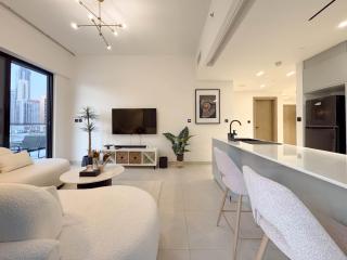 Sunset View Overlooking Burj Khalifa and Canal View - 7