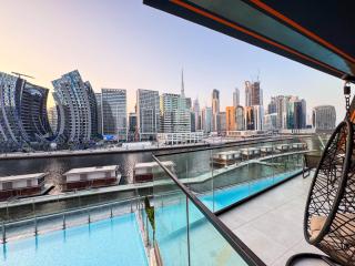 Sunset View Overlooking Burj Khalifa and Canal View - 4