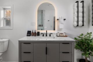 Modern Private Stay with Luxury Amenities - Newport - 4