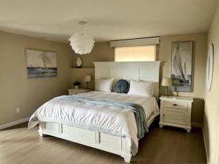 Lake and the City Bed and Breakfast - 9