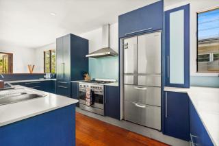Elegant 3-Bed Home with Games Room & Balcony - Sydney - 4