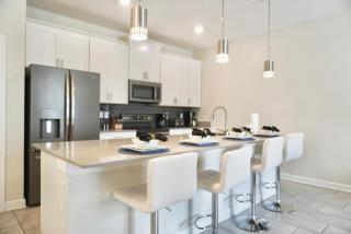 Modern 4BR Townhome w Pool Pet-Friendly Resort 361 - 6