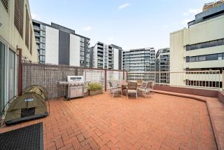 Spacious 1-Bed with City Amenities - Canberra - 5