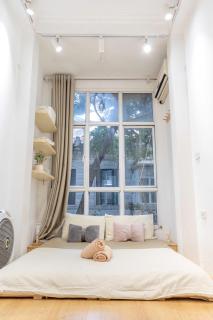 Bright Large Window Room Private External Bathroom - 4