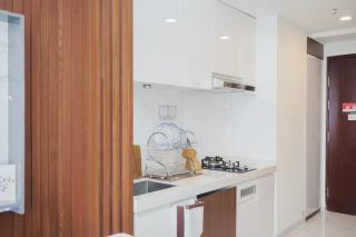 Spacious and Smart Studio Apartment at Sky House BSD By Travelio - Tangerang - 1