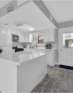 Sea Horsing Around 2 Bedroom 1.5 Bath sleeps 8 - Panama City Beach - 9