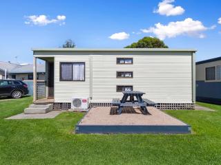Waters Edge Holiday Park - Lakes Entrance - 9