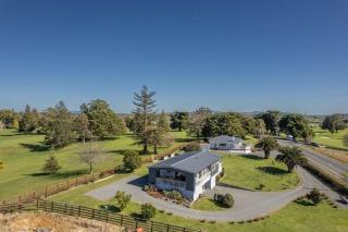Fairway views entire home - Matamata - 2