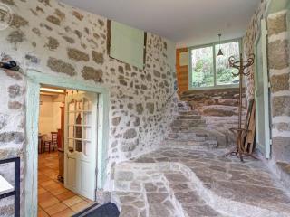 Gîte en pierres avec jardin, cheminée et accès direct aux sentiers de randonnée - FR-1-496-10 - Salt-en-Donzy - 5