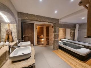 Découvrez ce gîte champêtre avec spa, sauna, piscine et jardin privatif à Essertines-en-Donzy - FR-1-496-200 - Essertines-en-Donzy - 6