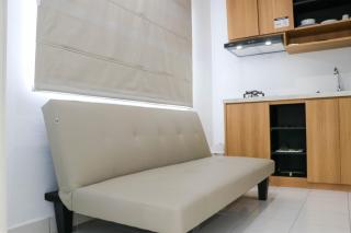 Minimalist and Cozy 1BR Patraland Urbano Apartment By Travelio - Bekasi - 2