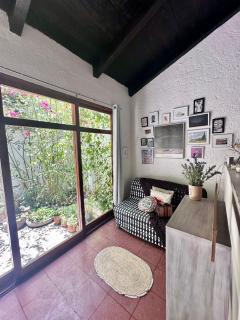 Acogedora casita céntrica con parqueo - Antigua Guatemala - 0
