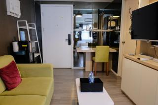 Spacious and Unique Studio with City View Apartment at Parahyangan Residence By Travelio - Bandung - 4