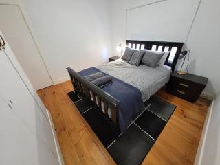 Hook, Wine & Linger on Learmonth - Portland - 4