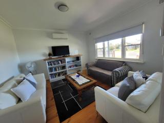 Hook, Wine & Linger on Learmonth - Portland - 3