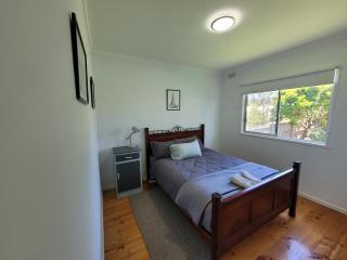 Hook, Wine & Linger on Learmonth - Portland - 2