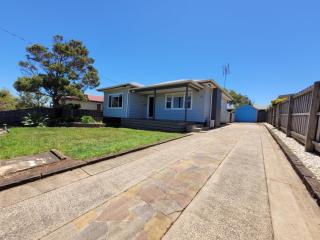 Hook, Wine & Linger on Learmonth - Portland - 1