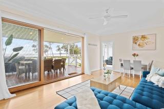 Absolute Foreshore Lakeside Cottage - Killarney Vale - 5