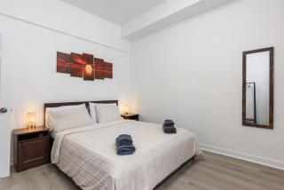 Three bedroom chic condo downtown Montreal - 4