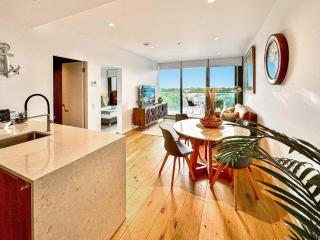 1 Bedroom Apartment With Parking Close To Beach - Williamstown - 0