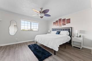 4 Bedroom Family Oasis - 5 Mins to SeaWorld - River Walk - Sleeps 12 - 2 King Suites - San Antonio - 8