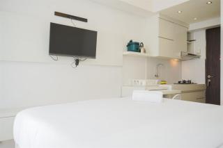 Cozy and Minimalist Studio at Serpong Greenview Apartment By Travelio - Tangerang - 8