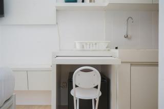 Cozy and Minimalist Studio at Serpong Greenview Apartment By Travelio - Tangerang - 6